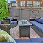 Historic Petworth Homestay